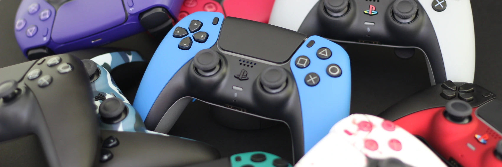 Des manettes playstation 5 personnalisées avec plusieurs couleurs