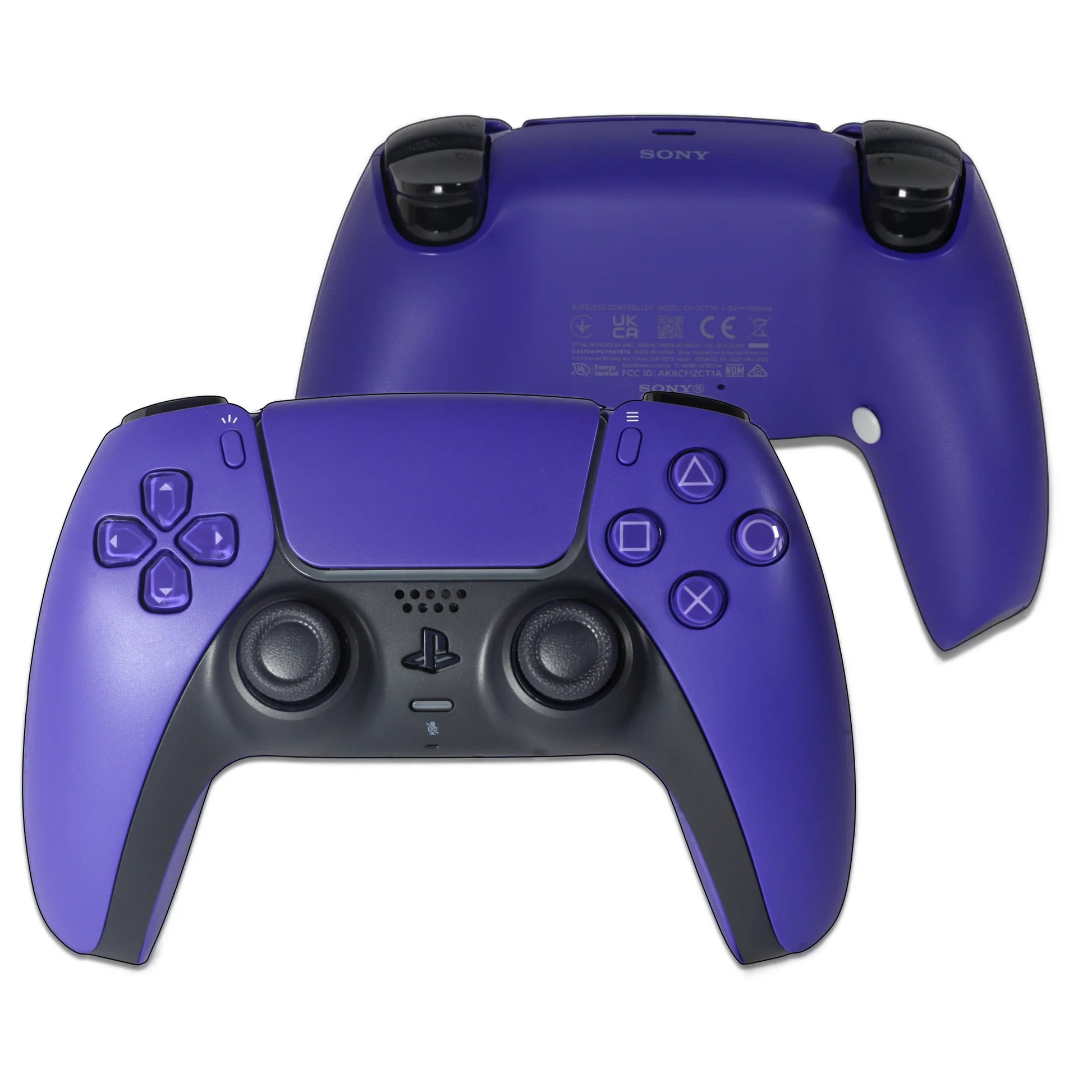 Une manette playstation 5 de couleur galactic purple avec des palettes au dos