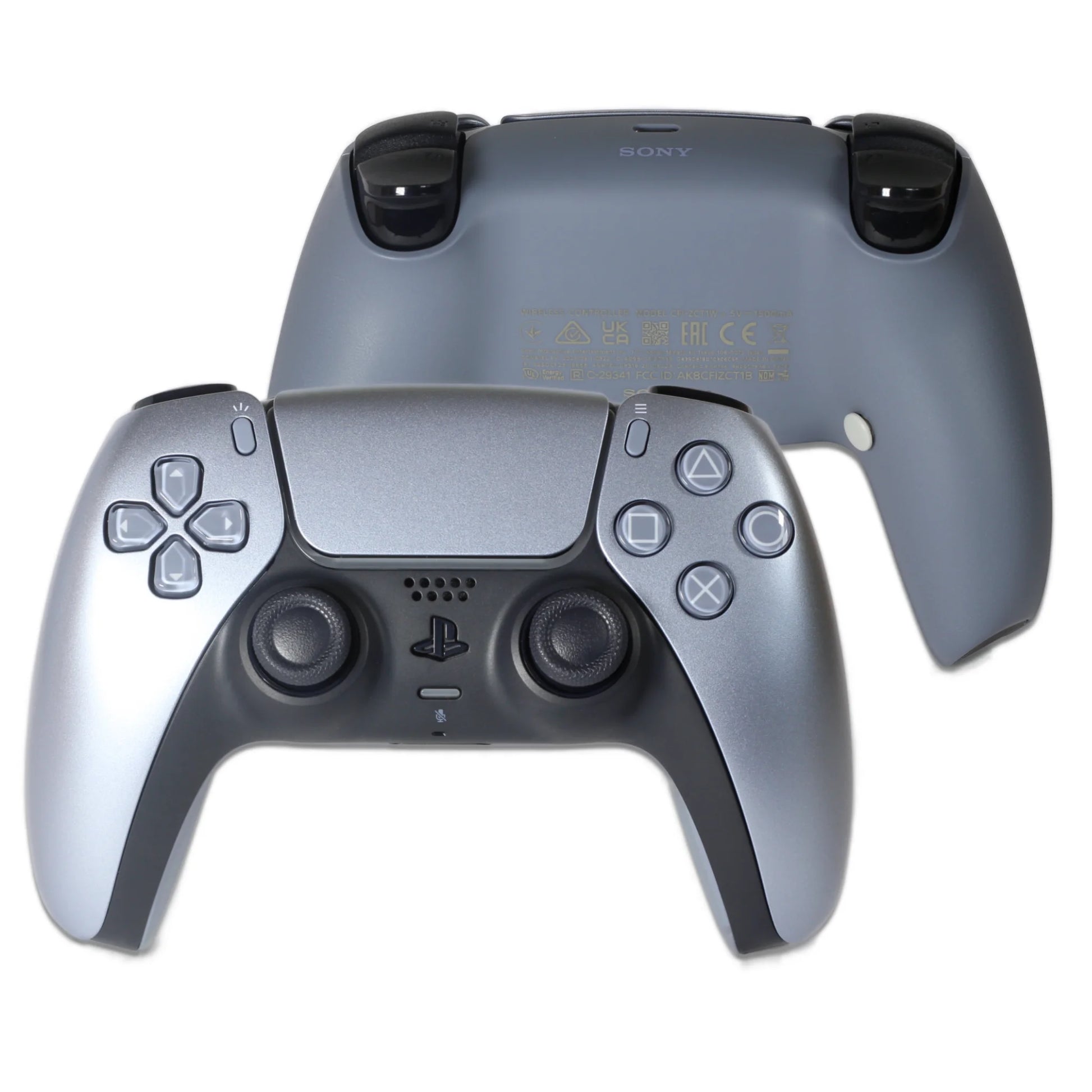 Une manette playstation 5 de couleur sterling silver et des palettes au dos