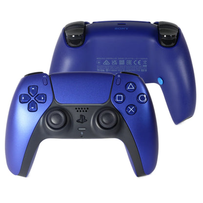 Une manette playstation 5 de couleur cobalt blue avec des palettes bleues au dos